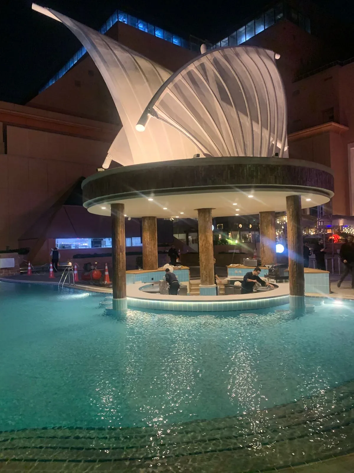 Breeze — Swim-Up Pool Bar — photo 1