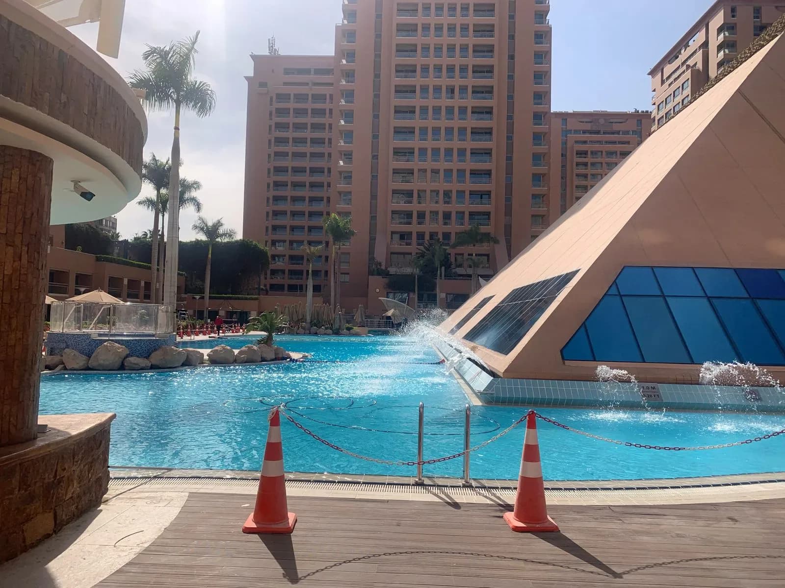 Breeze — Swim-Up Pool Bar — photo 3