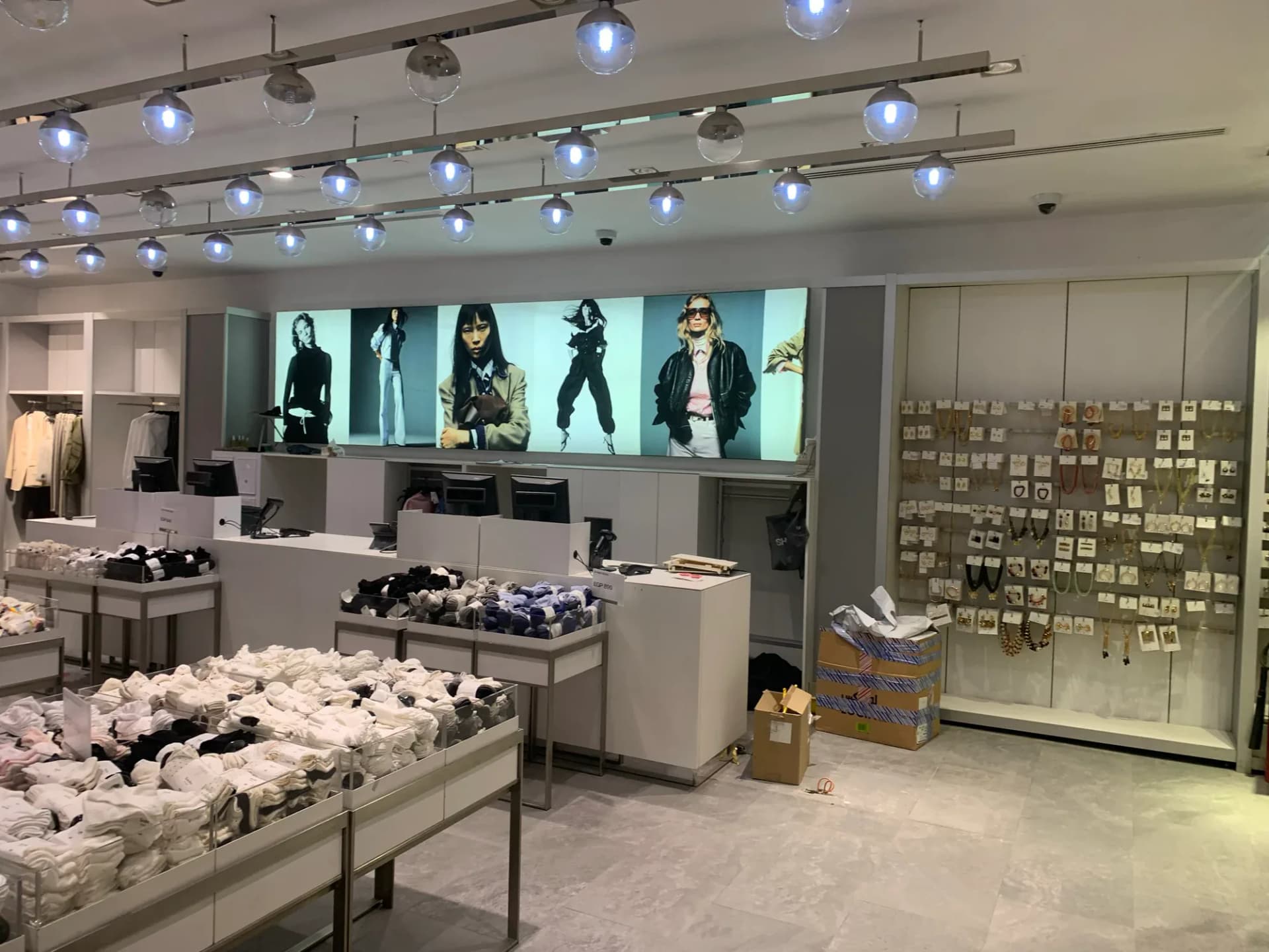 H&M — Retail Store — photo 12