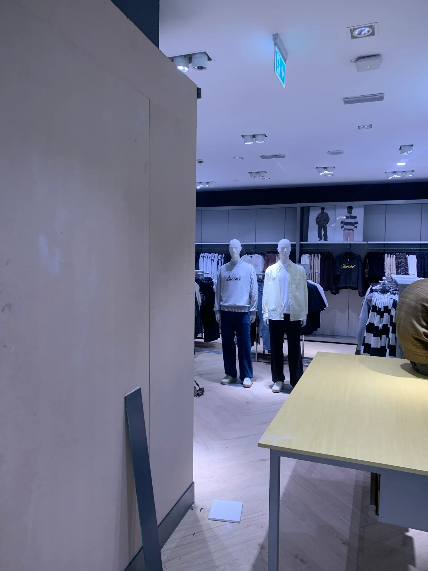 H&M — Retail Store — photo 2