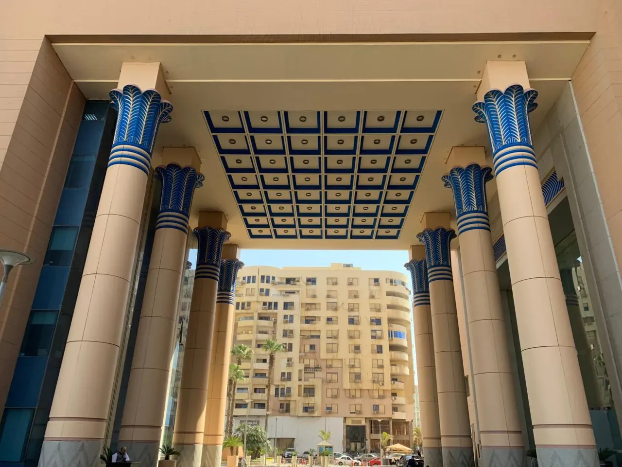 InterContinental — Entrance & Porte-Cochère — photo 11