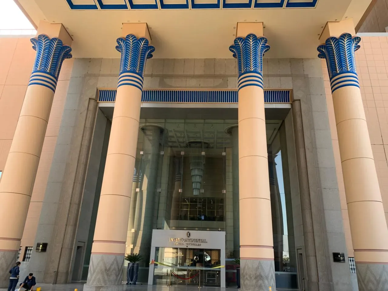 InterContinental — Entrance & Porte-Cochère — photo 12