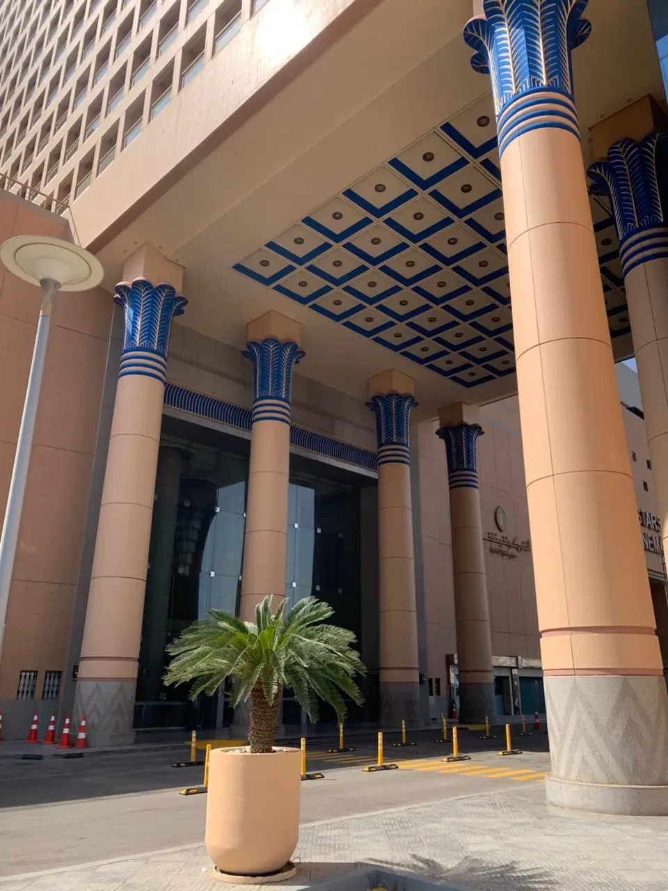 InterContinental — Entrance & Porte-Cochère — photo 14