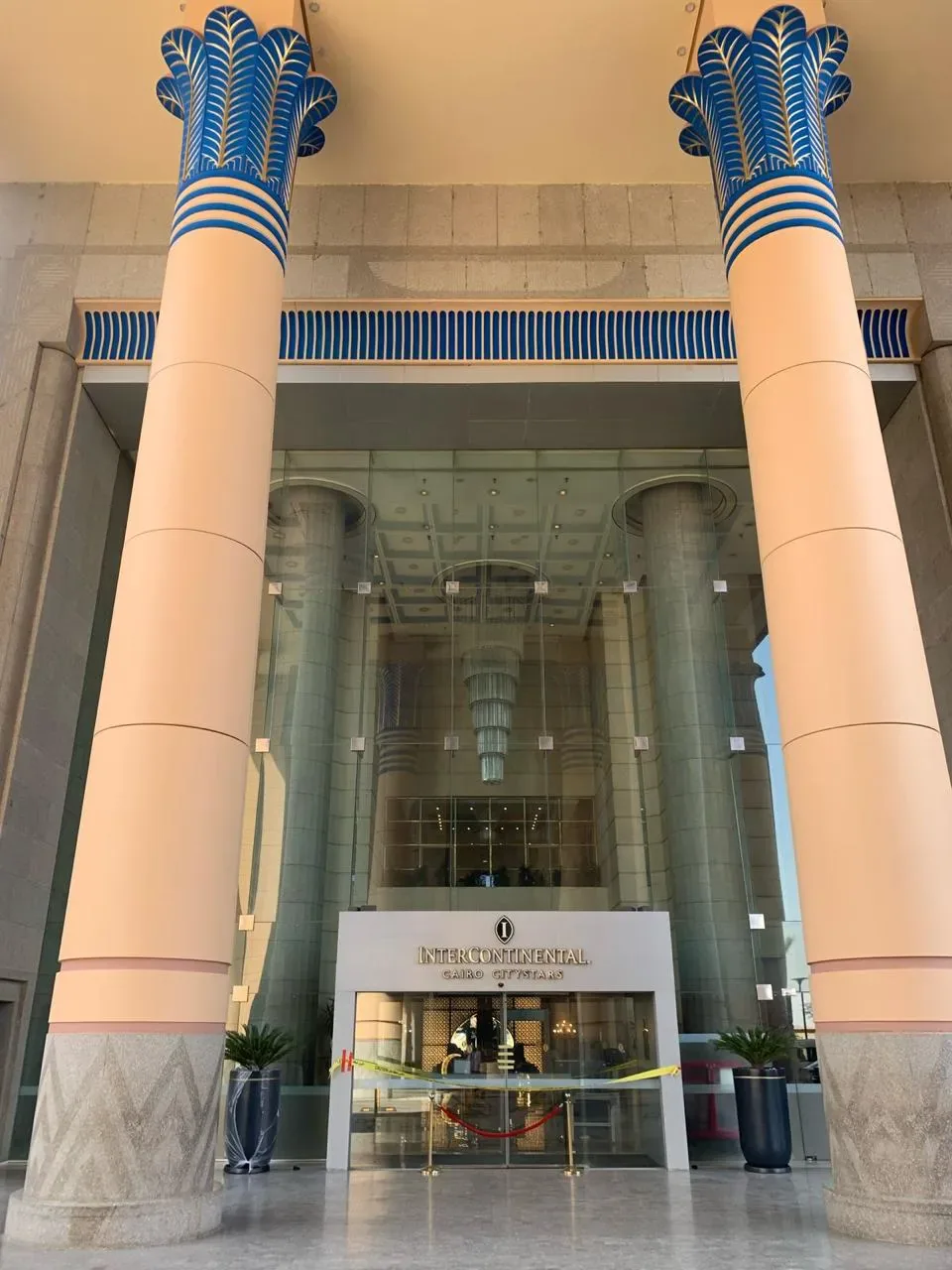 InterContinental — Entrance & Porte-Cochère — photo 3