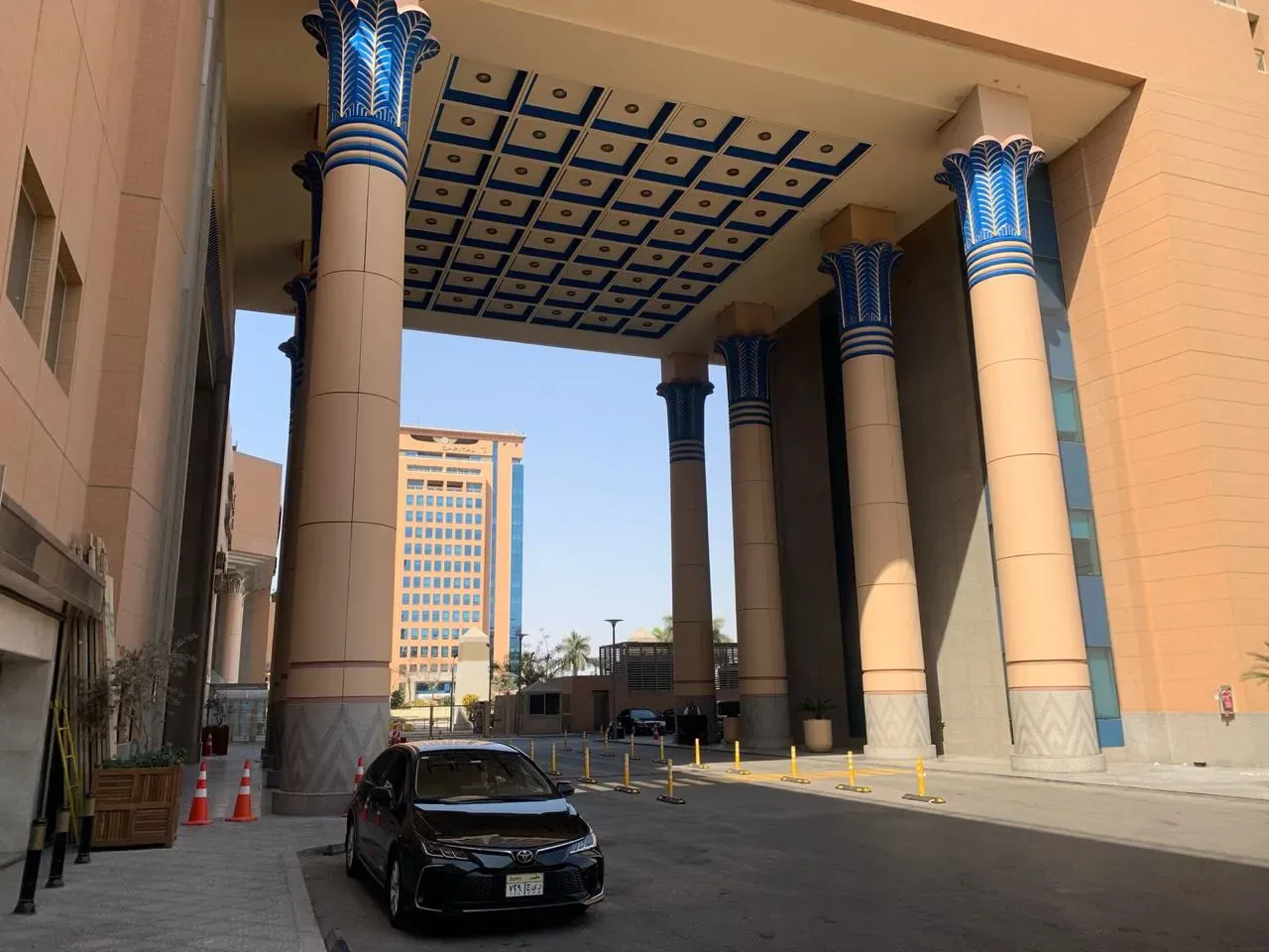 InterContinental — Entrance & Porte-Cochère — photo 7