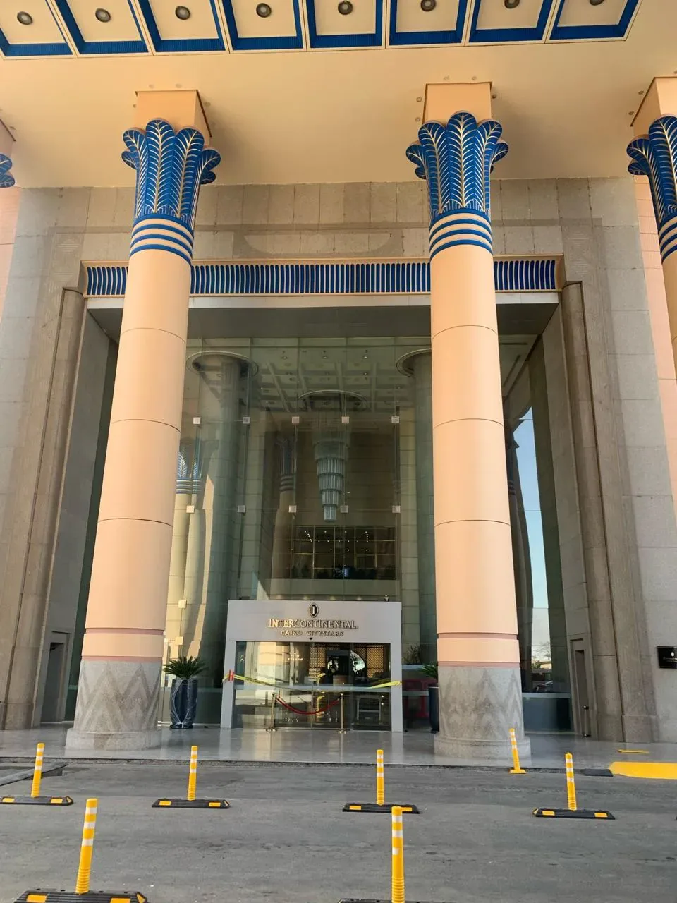 InterContinental — Entrance & Porte-Cochère — photo 9